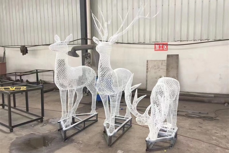 Stainless steel deer sculpture (1)_看图王.jpg