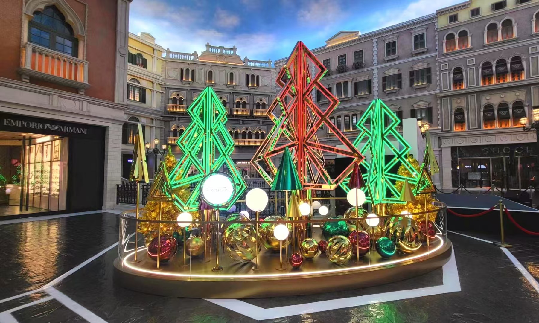 Macow Christmas display 1.jpg