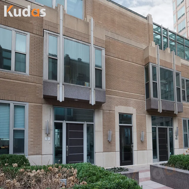 باب دخول محوري خارجي، مدخل أمامي، باب خشبي صلب خارجي