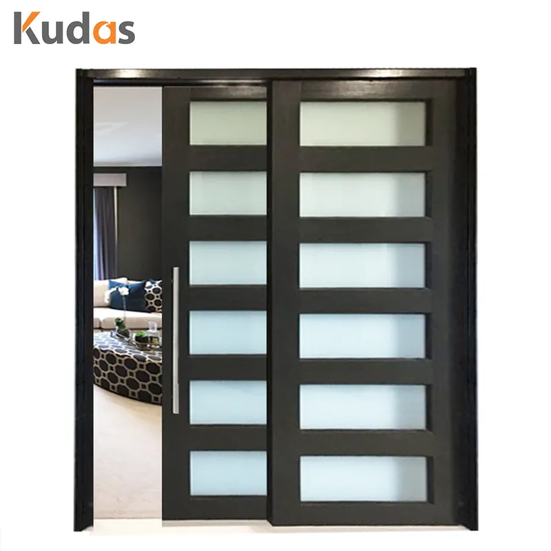 يُدرج الزجاج المقسى بالجملة أبوابًا خشبية مزدوجة صلبة