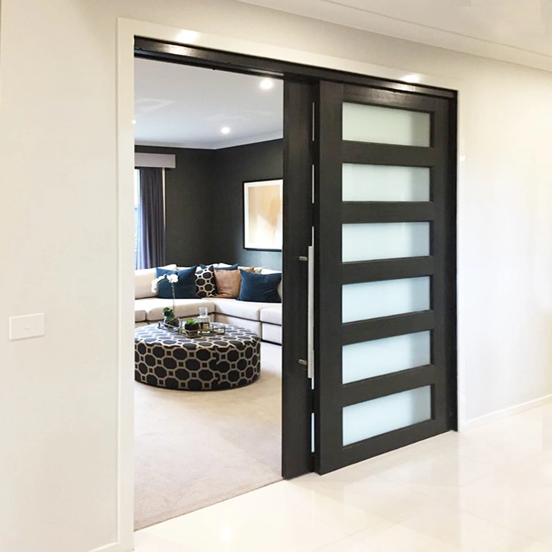 يُدرج الزجاج المقسى بالجملة أبوابًا خشبية مزدوجة صلبة