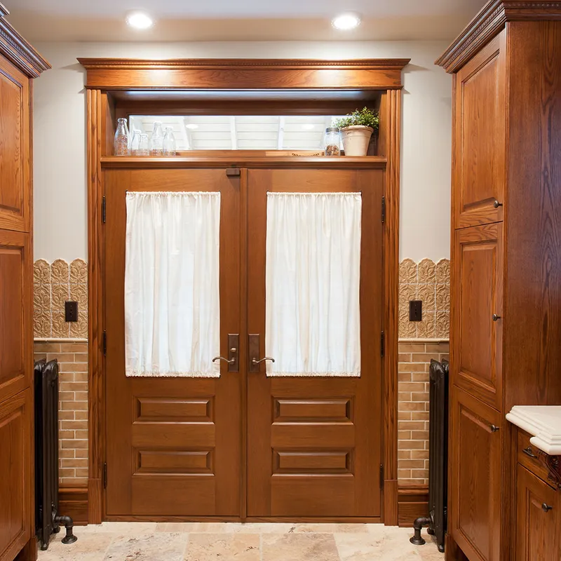 باب دخول محوري من الخشب الصلب بتصميم فاخر خارجي وداخلي