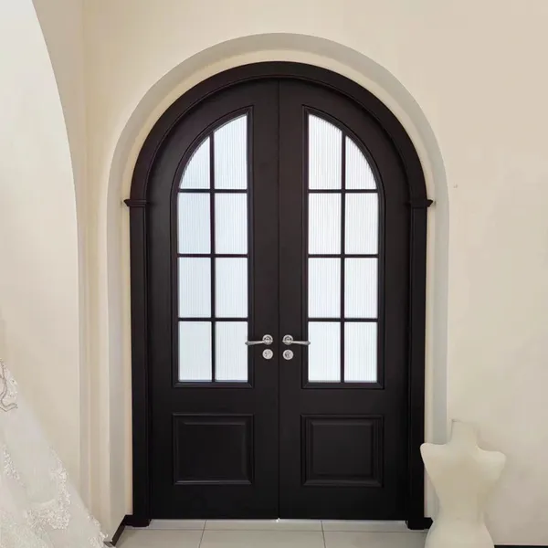 تصميم بسيط، أبواب رئيسية داخلية خشبية صلبة بيضاء اللون، أبواب خشبية مصبوبة بتقنية HDF  