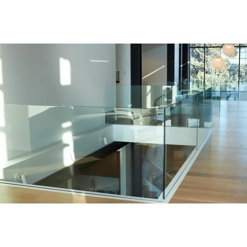 Seamless Glass Railing Design