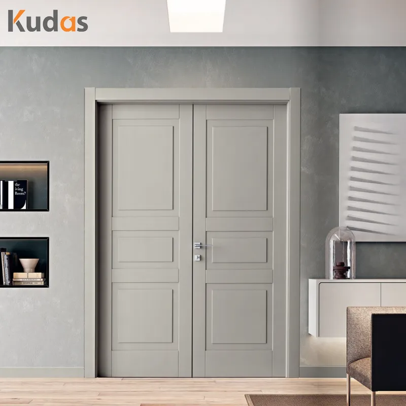 باب غرفة نوم مزدوج خشبي داخلي بتصميم بسيط وحديث