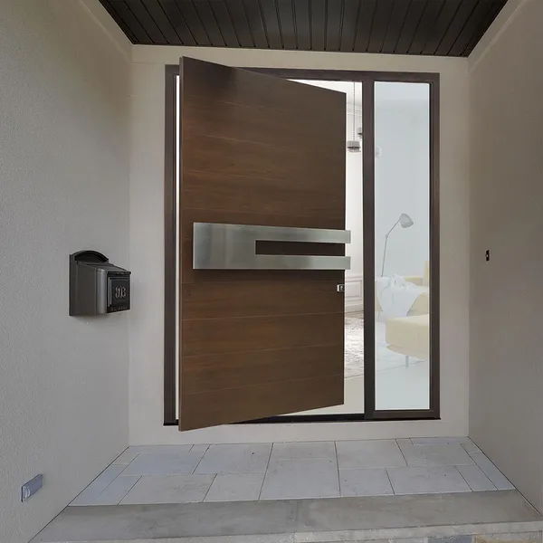 يُدرج الزجاج المقسى الخارجي المخصص بابًا محوريًا مزدوجًا من الخشب الصلب  