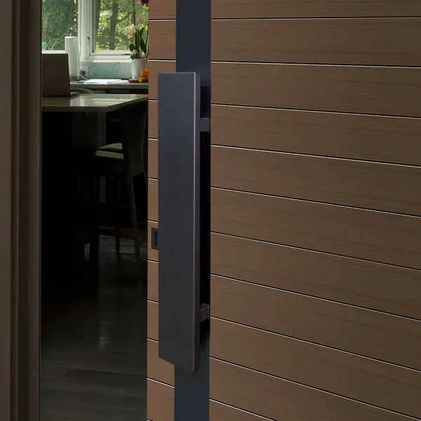 أبواب دخول محورية من الخشب الصلب بتصميم عصري سكني