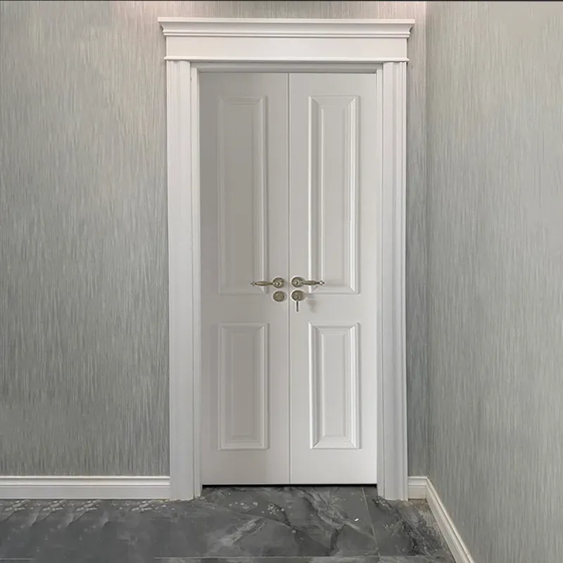 أبواب داخلية متأرجحة بإطارات من خشب الساج وباب خشبي من المنزل