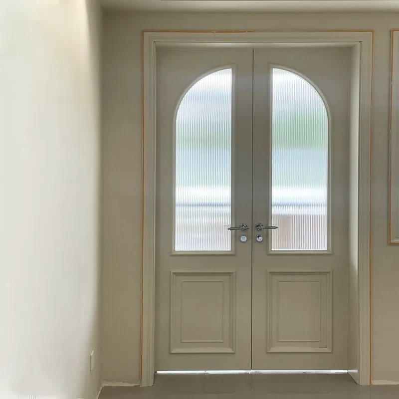 أبواب داخلية من خشب التنوب الصلب غير المطلي ومملوءة بأبواب القشرة