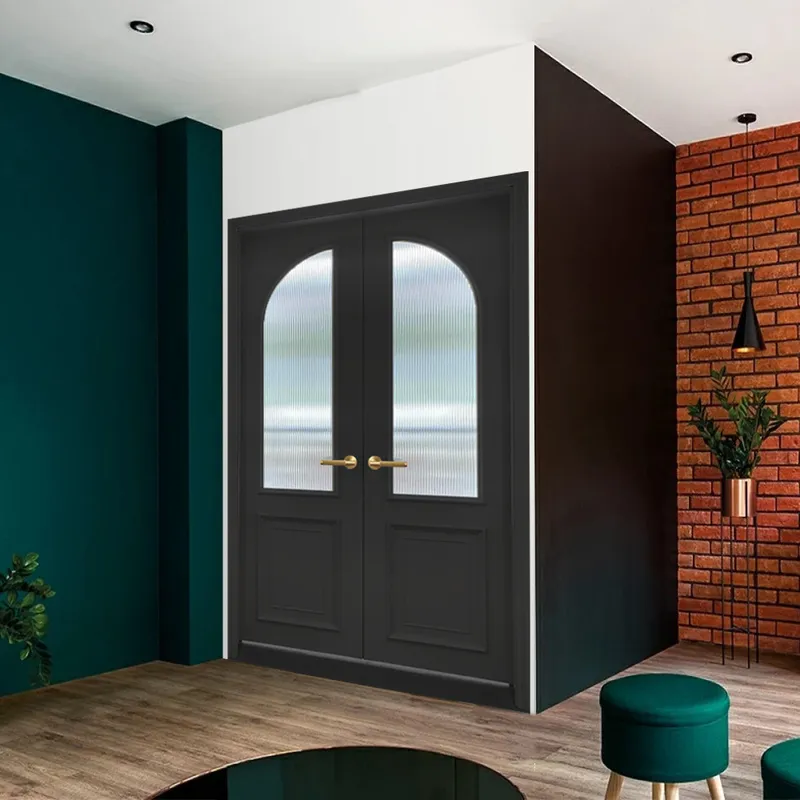 أبواب داخلية من خشب التنوب الصلب غير المطلي ومملوءة بأبواب القشرة