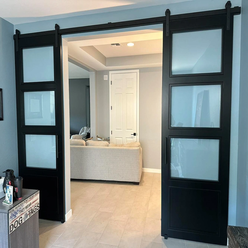 خزانة مزدوجة زجاج بلوري باب الحظيرة المنزلق الخشبي مع الزجاج