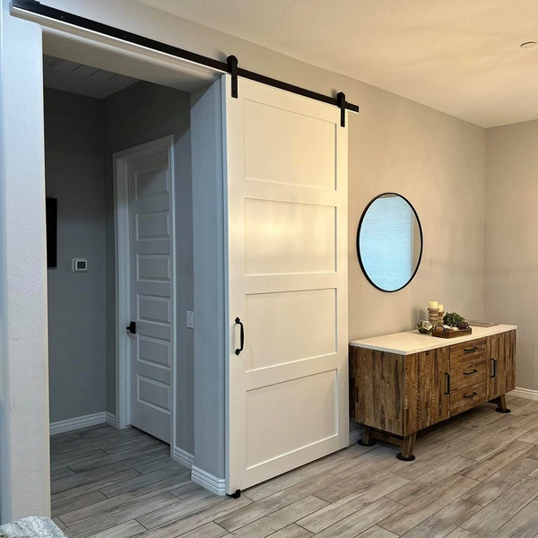 منزل كوداس باب داخلي مخصص أبواب الحظيرة الخشبية المنزلقة للفيلا