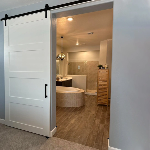 منزل كوداس باب داخلي مخصص أبواب الحظيرة الخشبية المنزلقة للفيلا