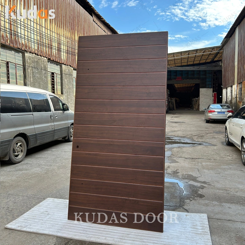 أبواب دخول خشبية محورية رئيسية من الخشب الصلب بتصميم حديث مع قفل ذكي