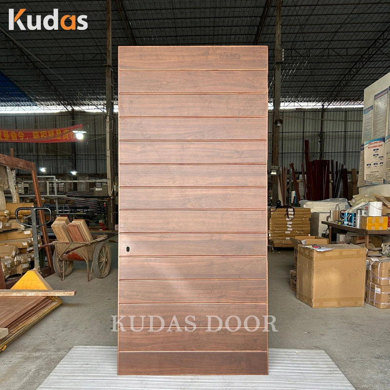 أبواب دخول خشبية محورية رئيسية من الخشب الصلب بتصميم حديث مع قفل ذكي