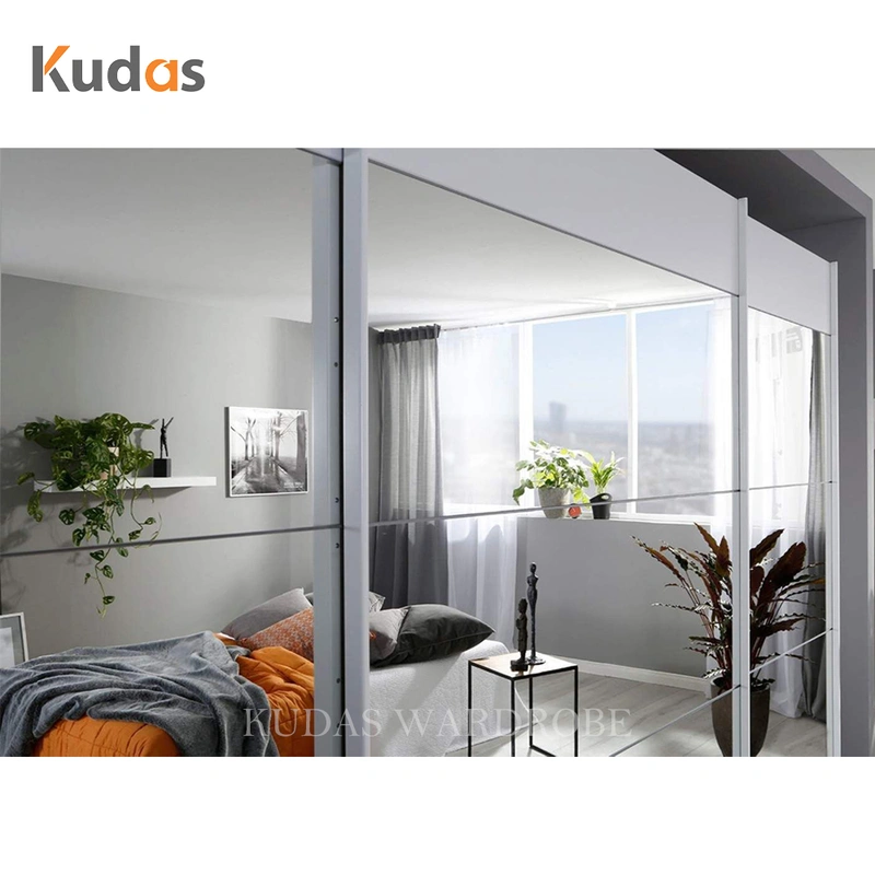 Minimalist style bedroom sliding door wardrobe with mirror
