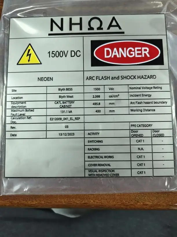 カスタムスクリーン印刷金属名札｜高耐久オリジナル名札制作｜企業向け金属名札