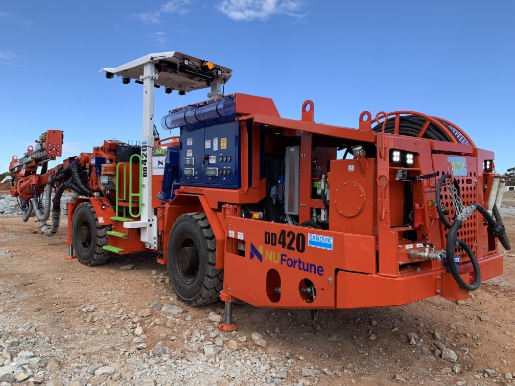カスタムハードデューティ機器ラベル｜耐久性高い設備用オリジナルラベル制作