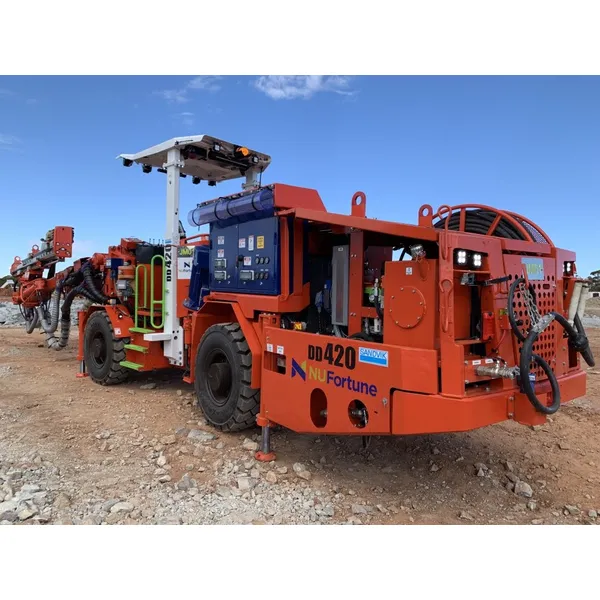 カスタムハードデューティ機器ラベル｜耐久性高い設備用オリジナルラベル制作