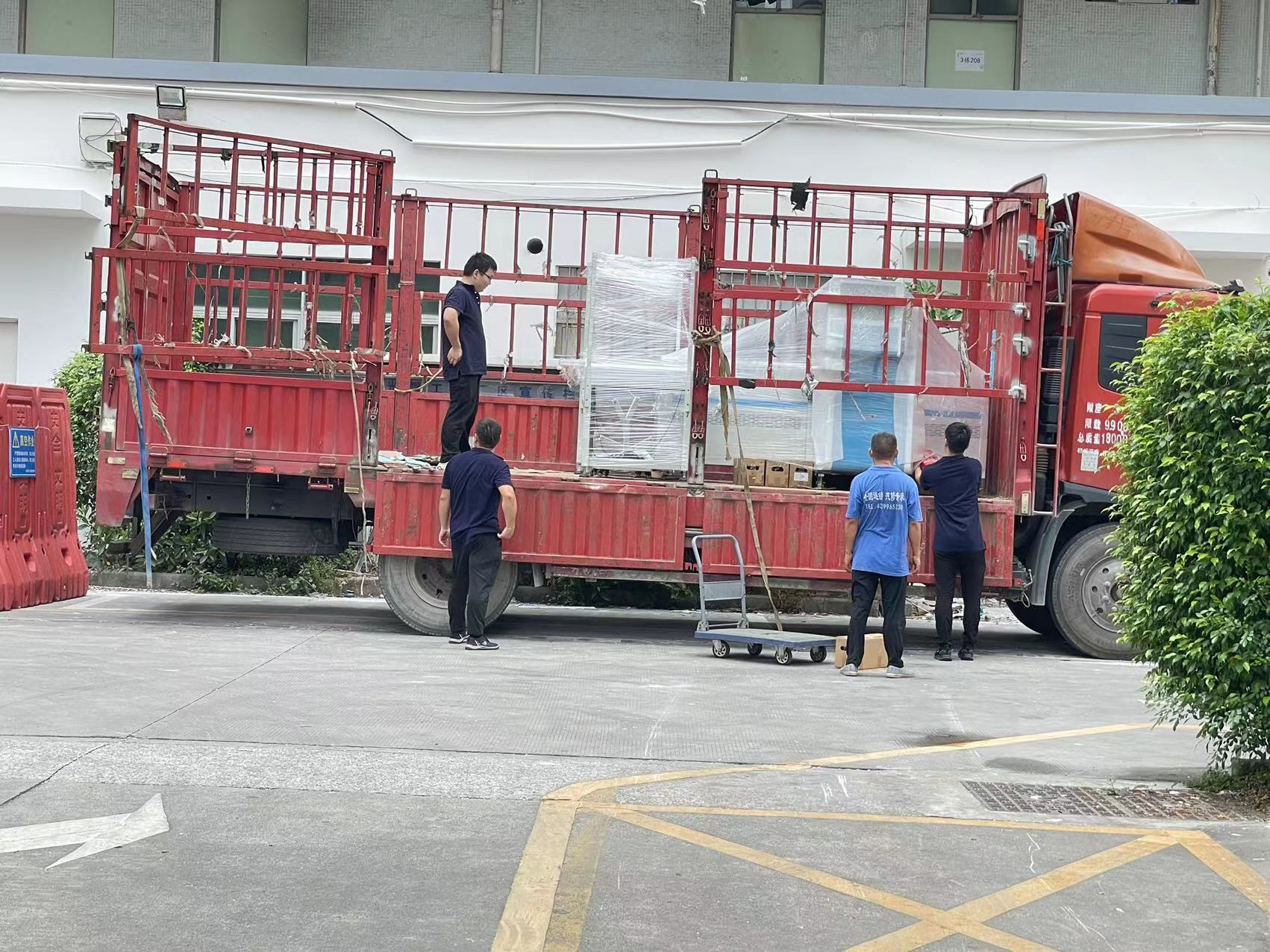 7 septembre 2022 expédier un ensemble de machine de sélection et de placement led s5 et 2 ensembles de convoyeur pcb  