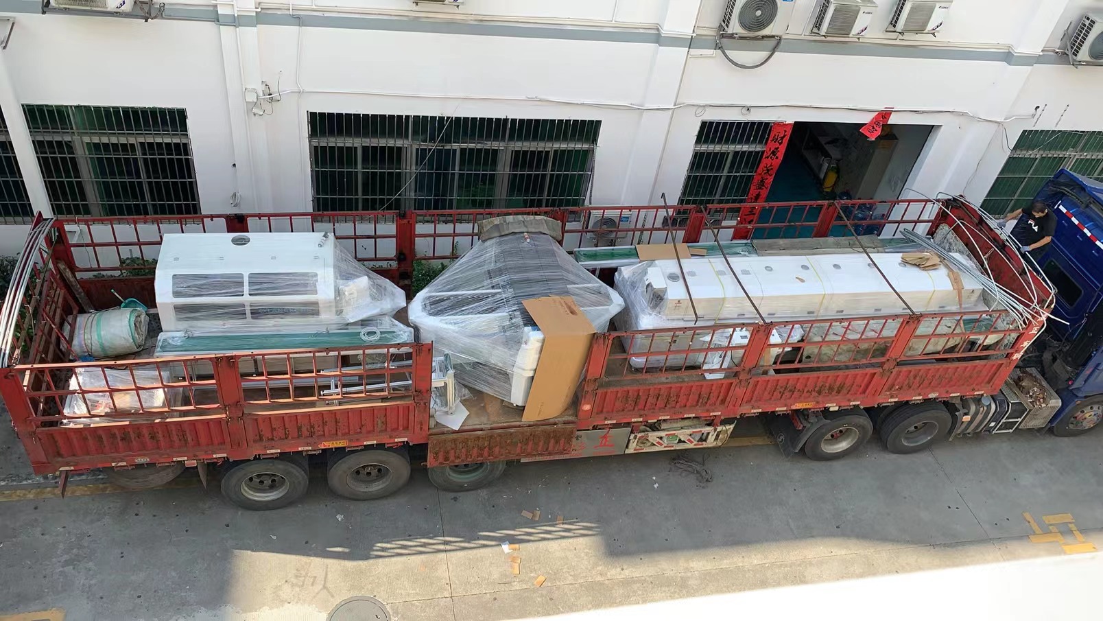 9 septembre 2022 expédition d'une ligne de production entièrement automatique à l'usine du client