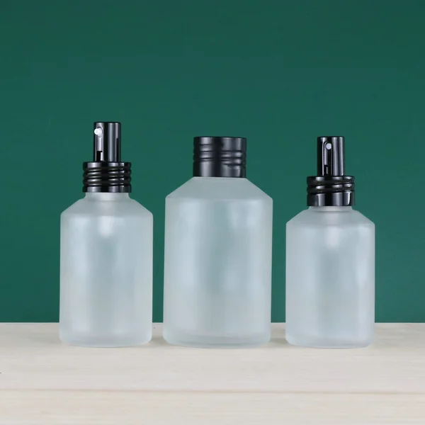 luxury cosmetic containers and packaging spray pump bottle 