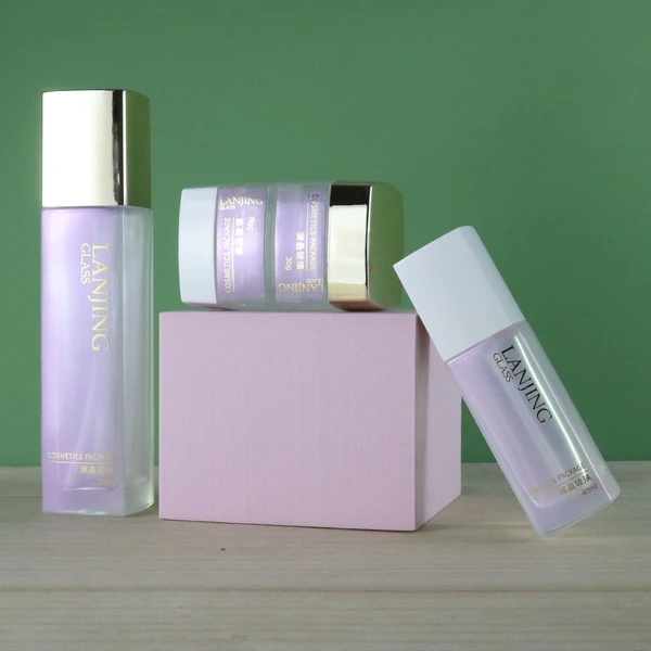 empty frosted glass spray bottle for skin care