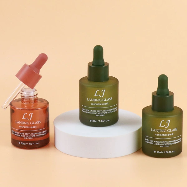 Luxury glass cosmetic containers  30ml flat dropper bottle