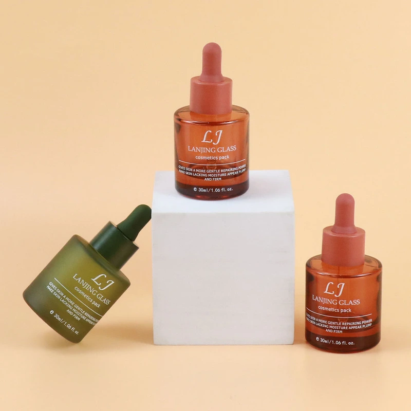 Luxury glass cosmetic containers  30ml flat dropper bottle