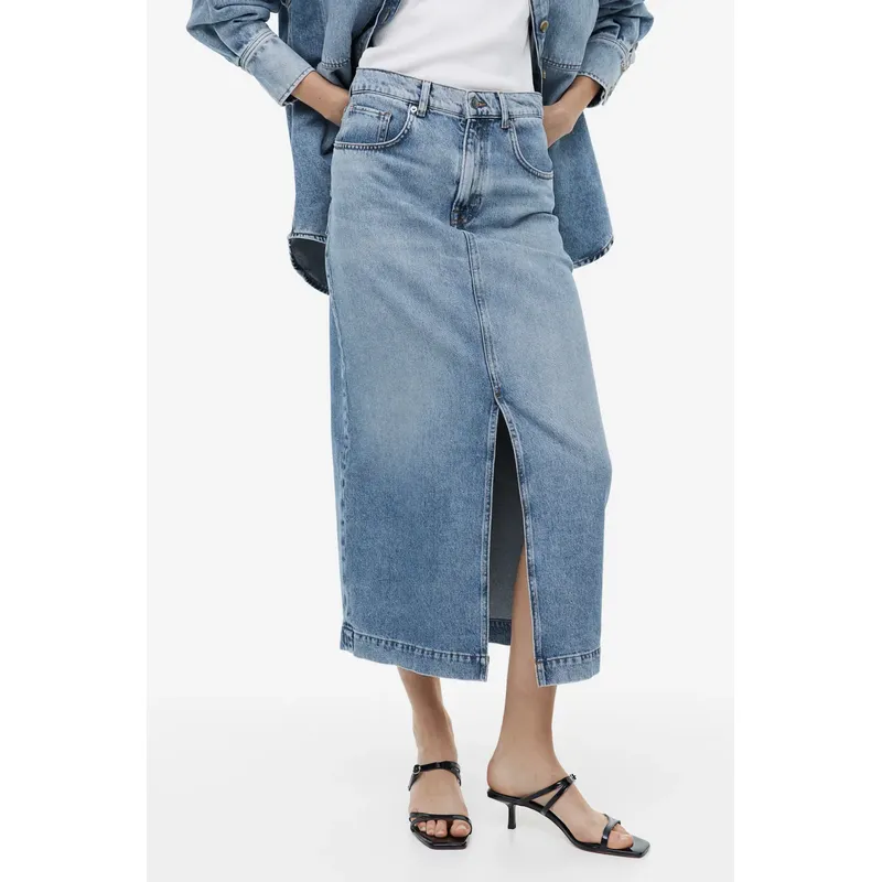 Light Blue Cropped Jeans | Casual and Versatile