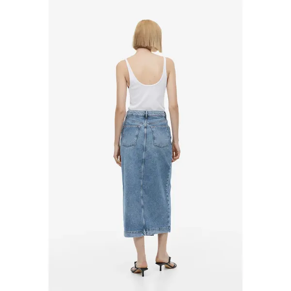 Light Blue Cropped Jeans | Casual and Versatile