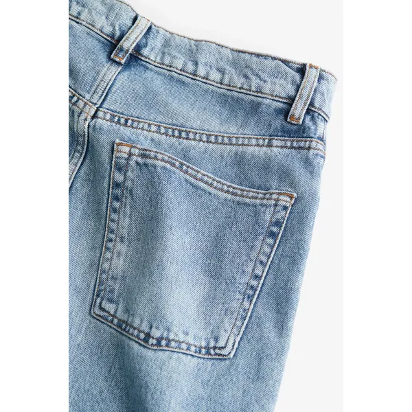 Light Blue Cropped Jeans | Casual and Versatile