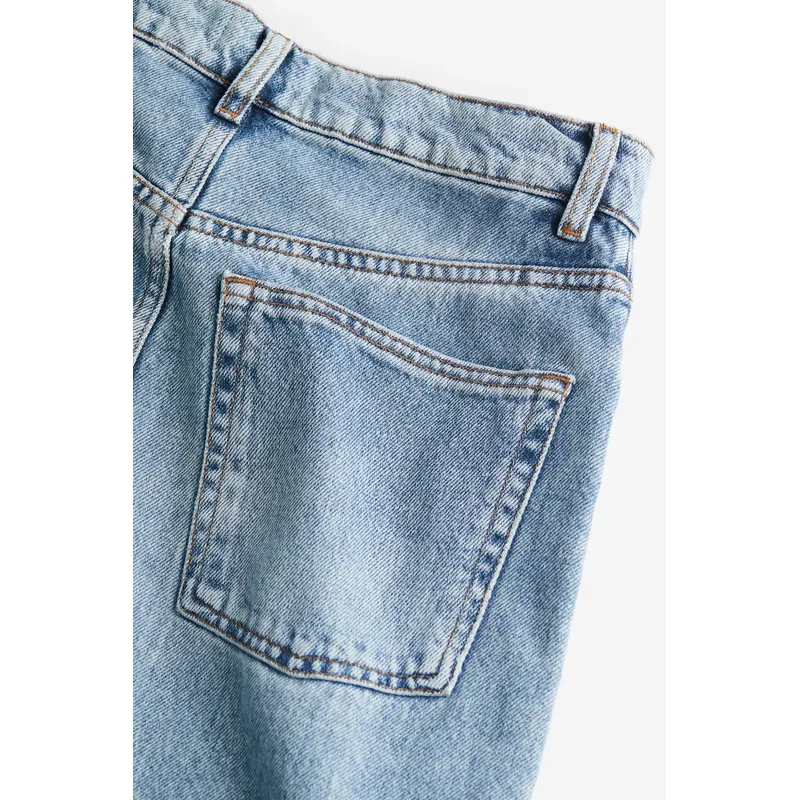 Light Blue Cropped Jeans | Casual and Versatile