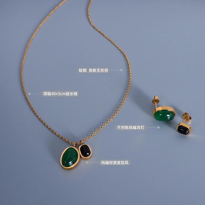  Gold Green Agate Necklace