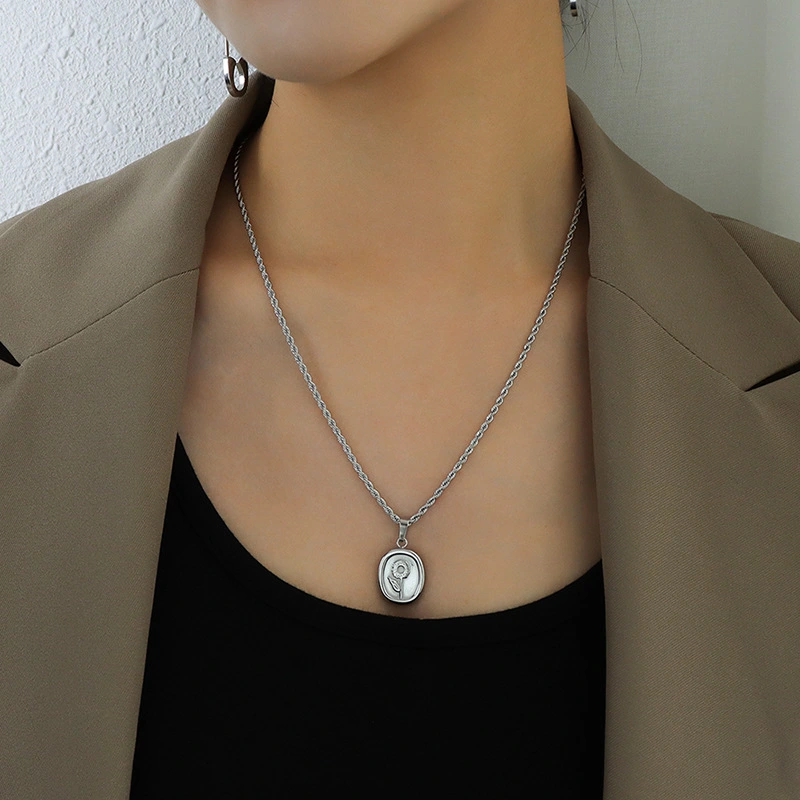 18K gold plated Embossed Flower Pendant Necklace