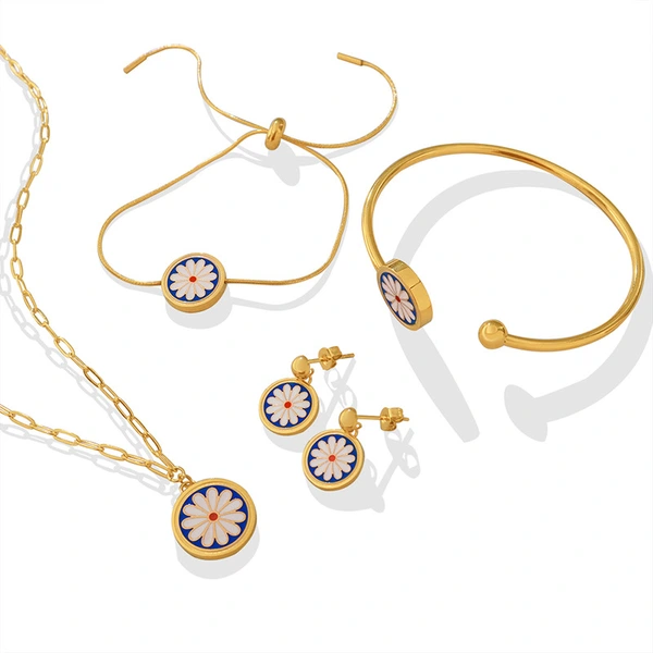 18K Gold Women Enamel Chrysanthemum Pendant Necklace
