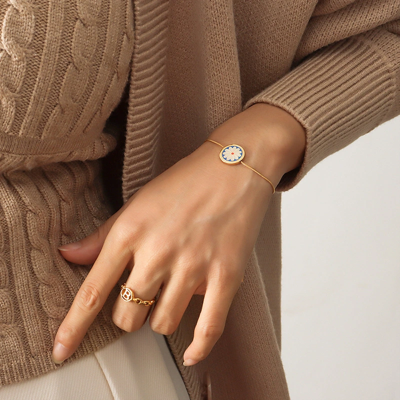 18K Gold Women Enamel Chrysanthemum Pendant Necklace