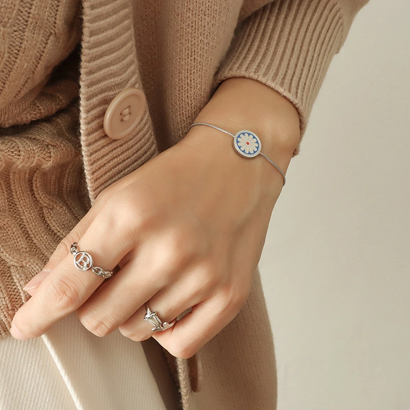 18K Gold Women Enamel Chrysanthemum Pendant Necklace