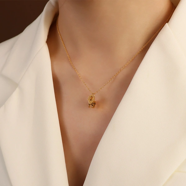 Women Fashion Design Lion Pendant Necklace