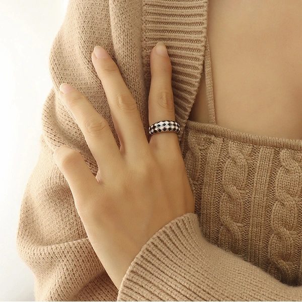 Black and White Fashion Jewelry Women Goth Ring