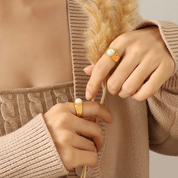 High Gloss Premium Women Pearl Ring