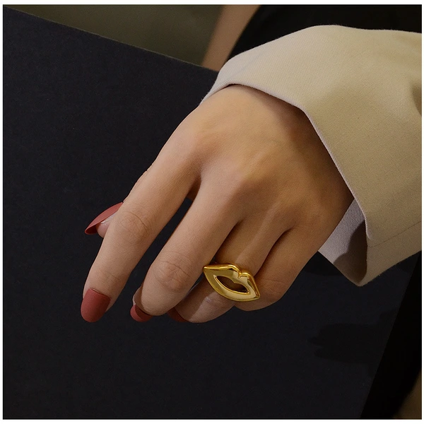 Fashion Gold Kiss Ring