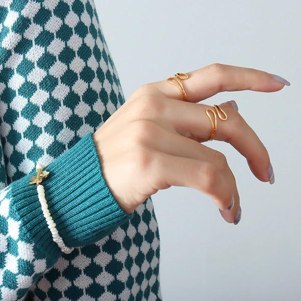 18k Yellow Gold Band Line Ring