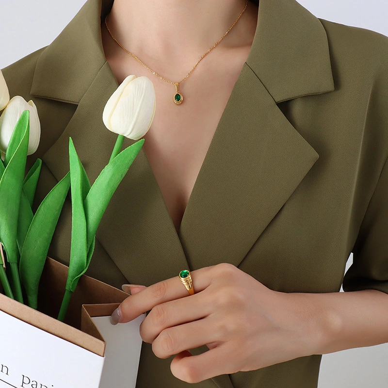 Oval Stone Women Jewelry Ring in Green and Red