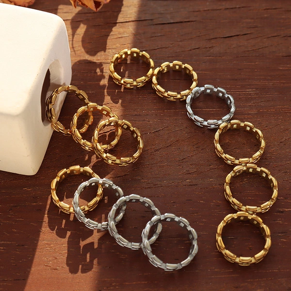 Chain Band Ring in Gold-Tone Color