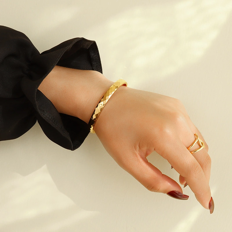 Fashion Women 18K Gold Plated Rhombus Bangle Bracelet