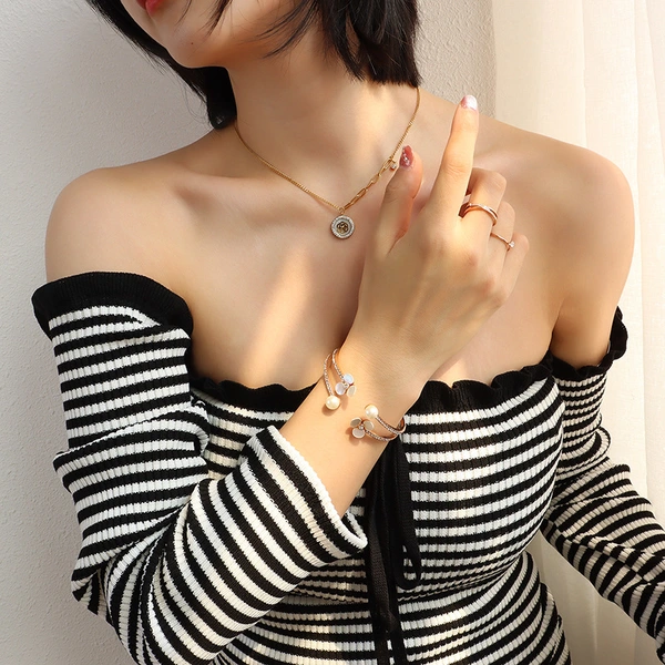 Mother of Pearl and Flower Rose Gold Plated Bangle Bracelet