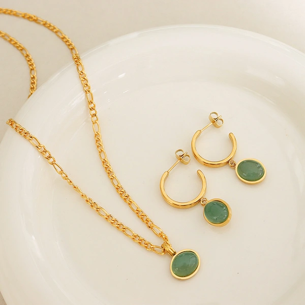 18K Gold Imitation Chrysoprase Earing Hoops