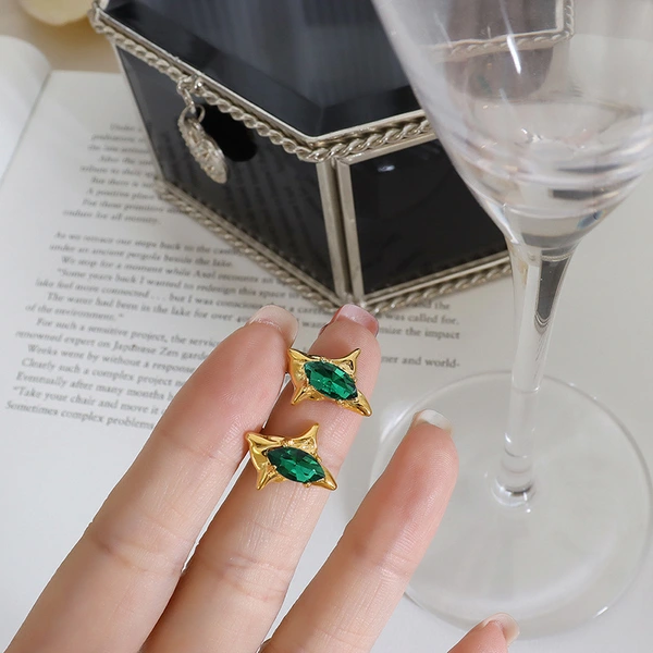 18K Gold Color Marique Simple Star Stud Earing