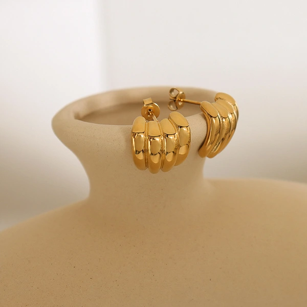 18k Banana Gold Hoop Earrings Stud